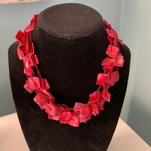 Red string shell necklace 7-1/2" long